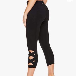Gaiam Black 3/4 Length Leggings Zig Zag Bottom